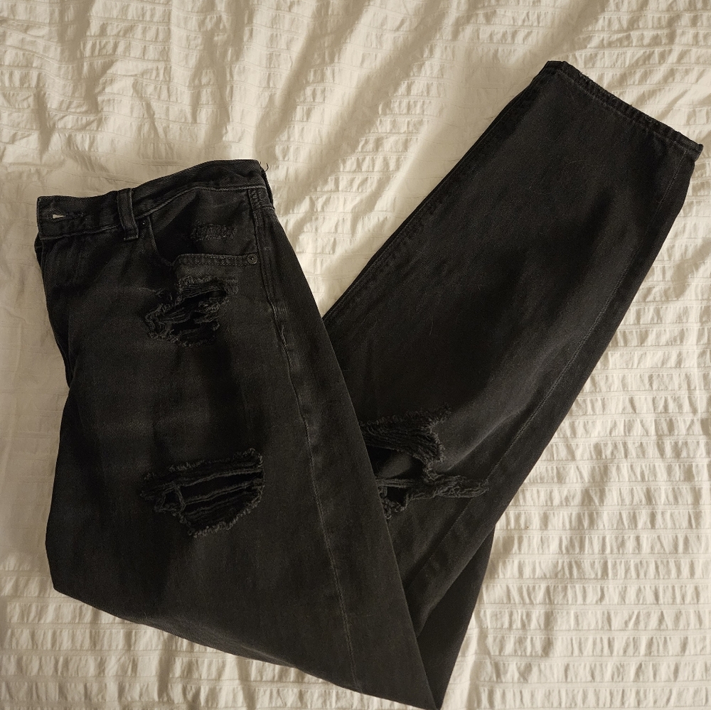 AE American Eagle Ripped Relaxed Mom Jean Black size 14